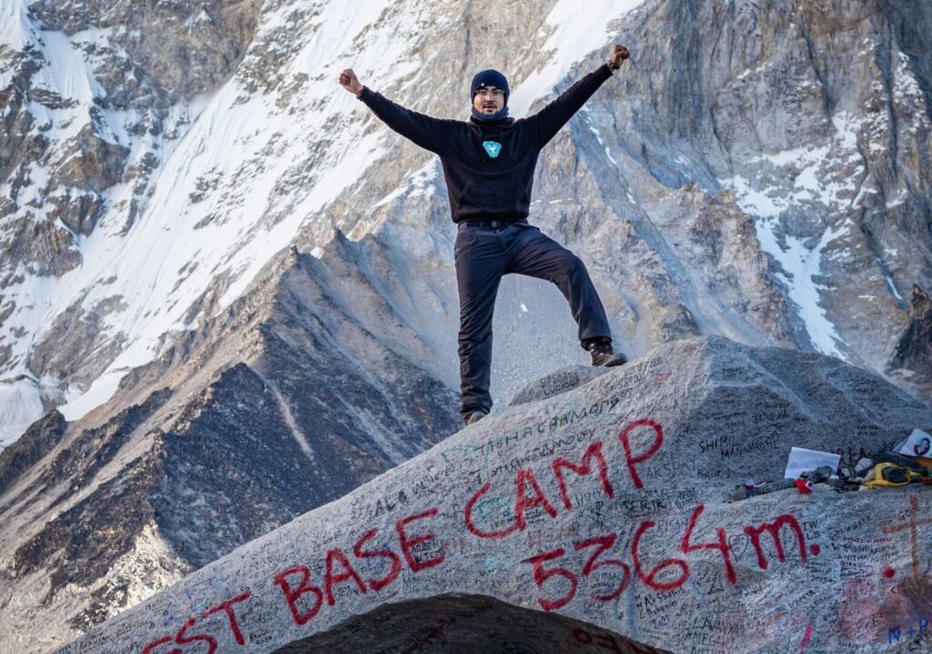 Everest Base Camp trekker Nepal – By Mountain People